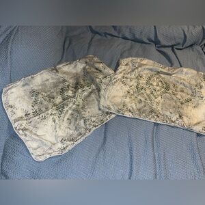 Nicole Miller~Elegant Gray & Green Leaf Pillow Cases Shams~ 2~100% cotton